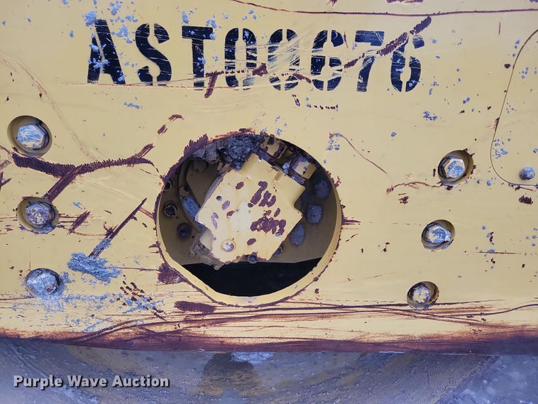 image for item DL7820 2008 Caterpillar CS423E single drum vibratory roller