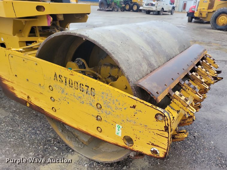 image for item DL7820 2008 Caterpillar CS423E single drum vibratory roller