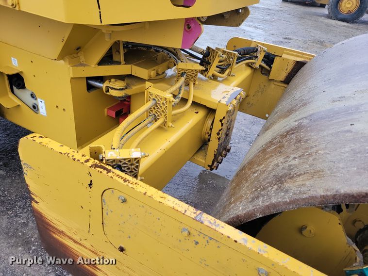 image for item DL7820 2008 Caterpillar CS423E single drum vibratory roller