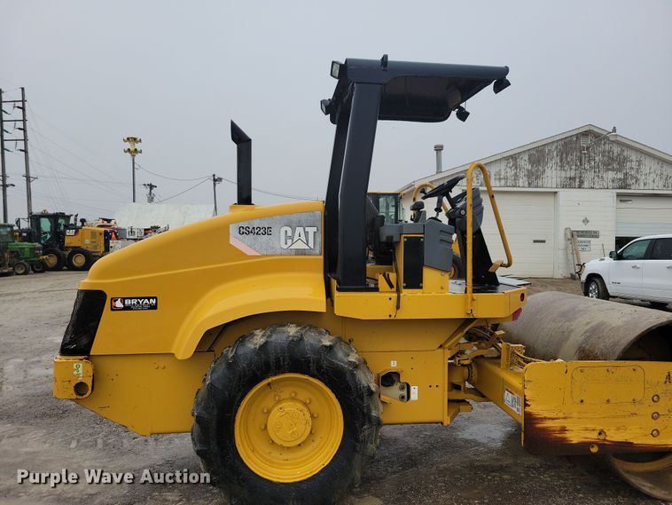 image for item DL7820 2008 Caterpillar CS423E single drum vibratory roller