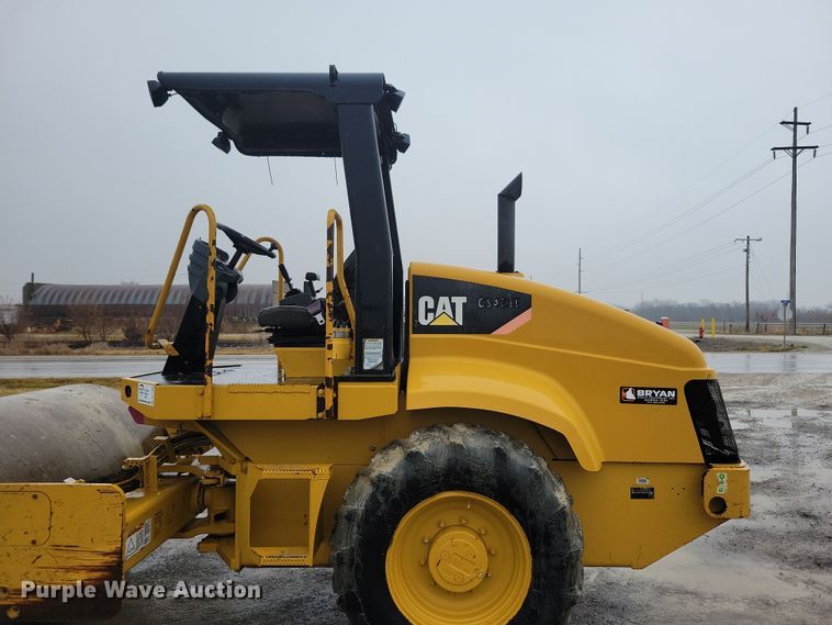 image for item DL7820 2008 Caterpillar CS423E single drum vibratory roller