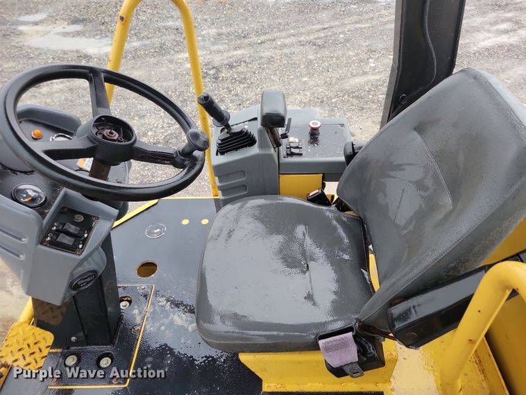 image for item DL7820 2008 Caterpillar CS423E single drum vibratory roller