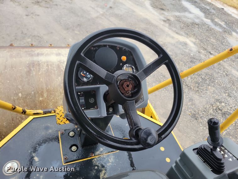 image for item DL7820 2008 Caterpillar CS423E single drum vibratory roller