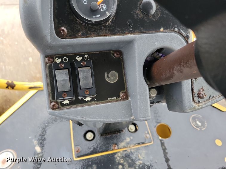 image for item DL7820 2008 Caterpillar CS423E single drum vibratory roller