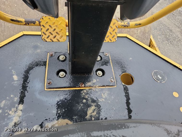 image for item DL7820 2008 Caterpillar CS423E single drum vibratory roller