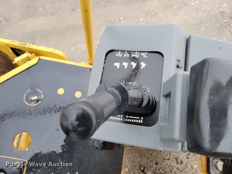 image for item DL7820 2008 Caterpillar CS423E single drum vibratory roller