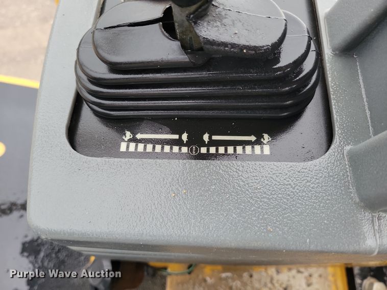 image for item DL7820 2008 Caterpillar CS423E single drum vibratory roller