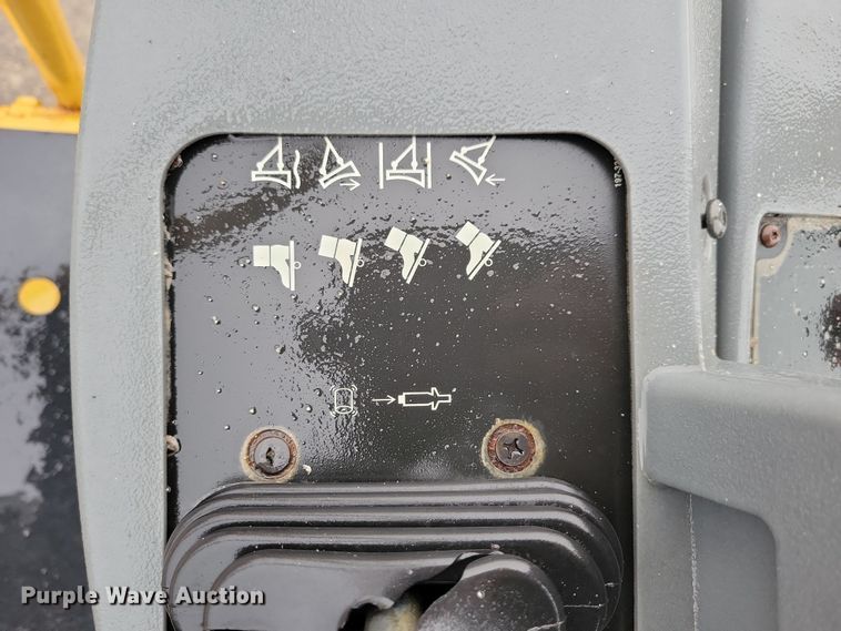 image for item DL7820 2008 Caterpillar CS423E single drum vibratory roller