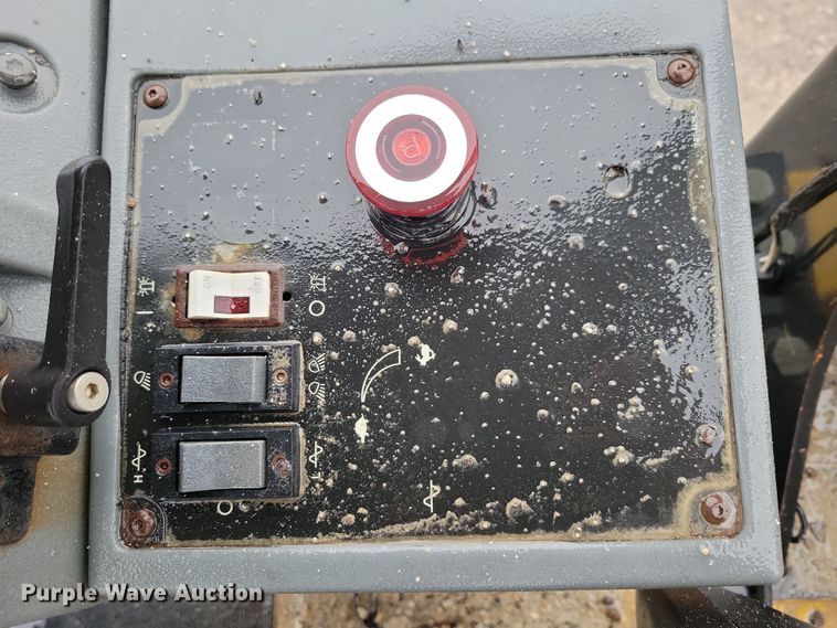 image for item DL7820 2008 Caterpillar CS423E single drum vibratory roller