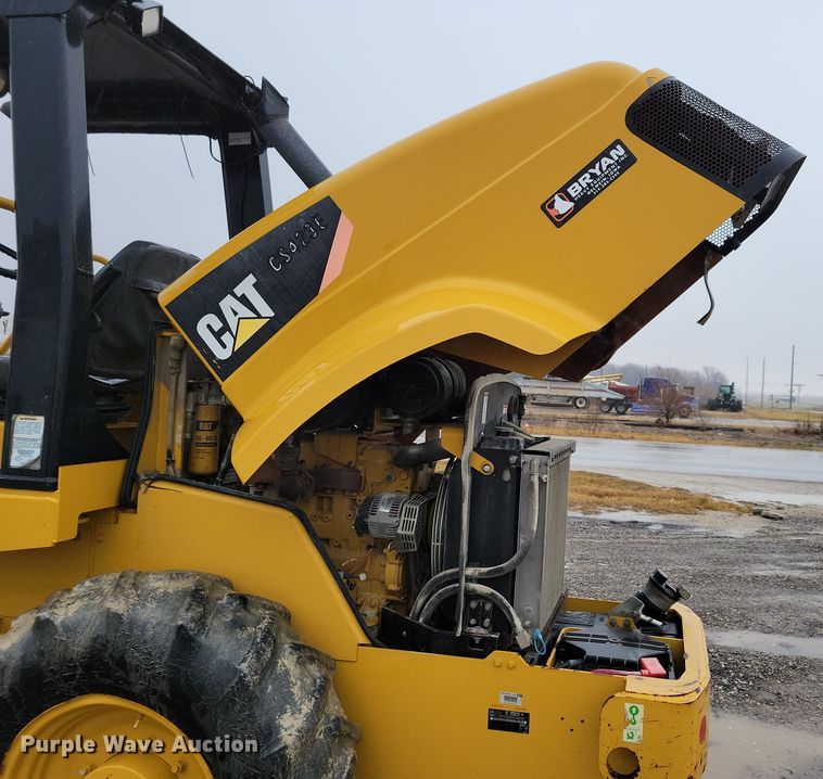 image for item DL7820 2008 Caterpillar CS423E single drum vibratory roller