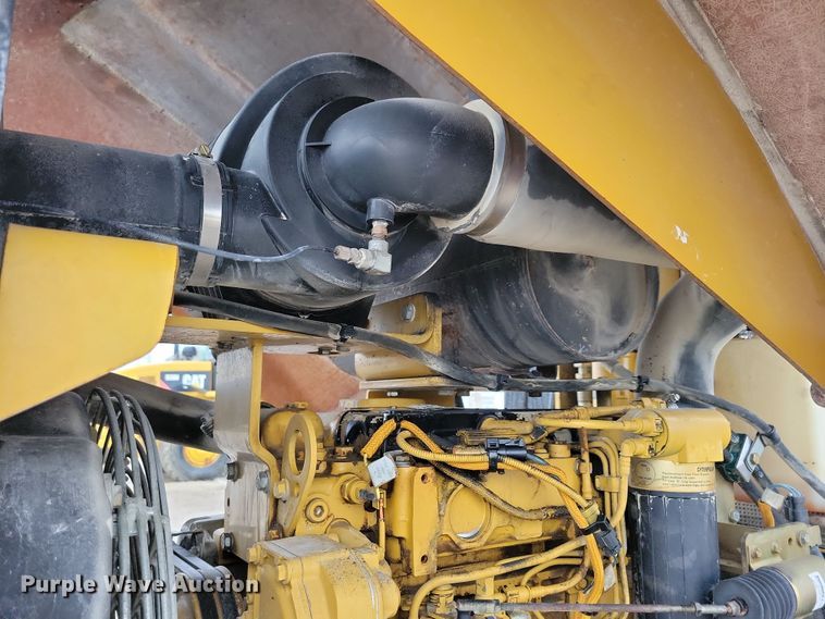 image for item DL7820 2008 Caterpillar CS423E single drum vibratory roller