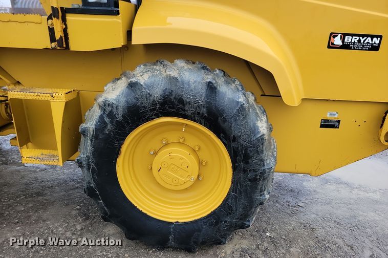 image for item DL7820 2008 Caterpillar CS423E single drum vibratory roller