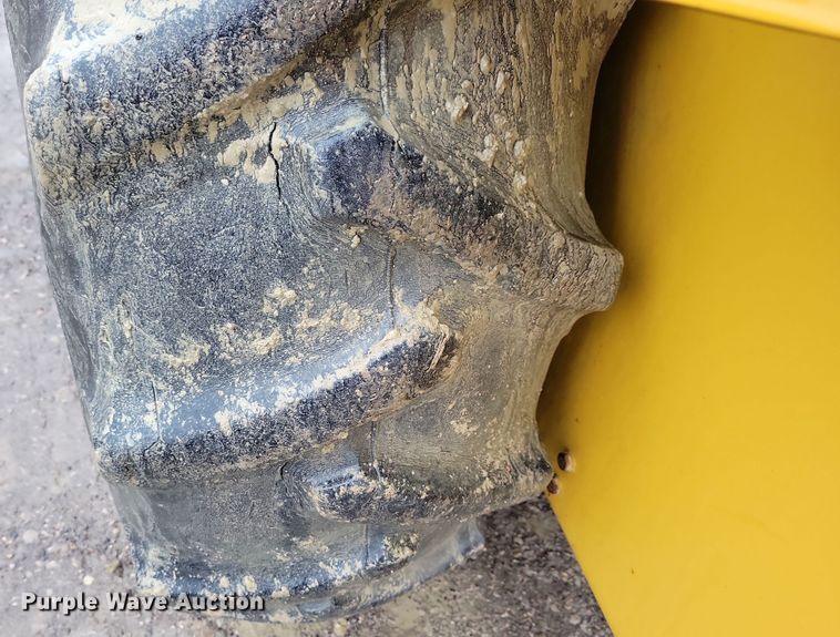 image for item DL7820 2008 Caterpillar CS423E single drum vibratory roller