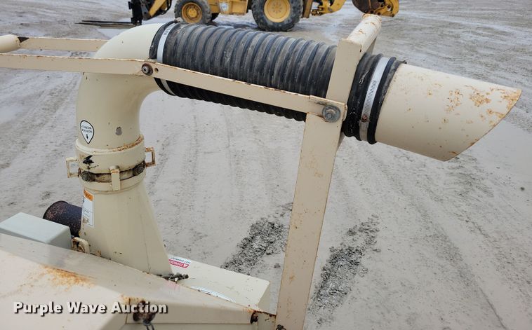 image for item DL7823 Finn B40 straw blower