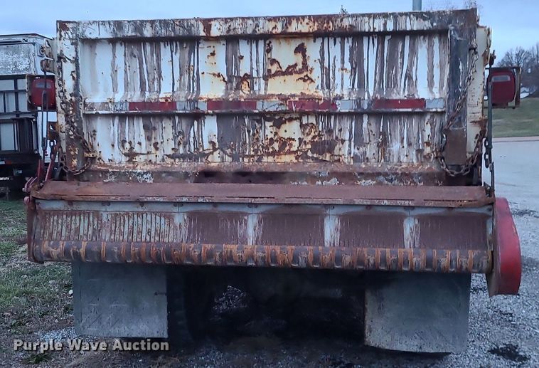 image for item DN8297 1991 Chevrolet Kodiak C5500 dump truck