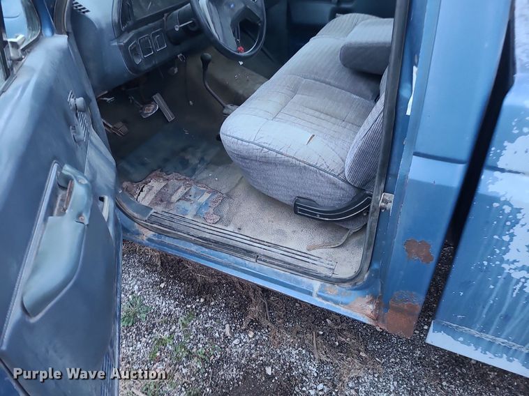 image for item DN8299 1991 Ford F150 pickup truck