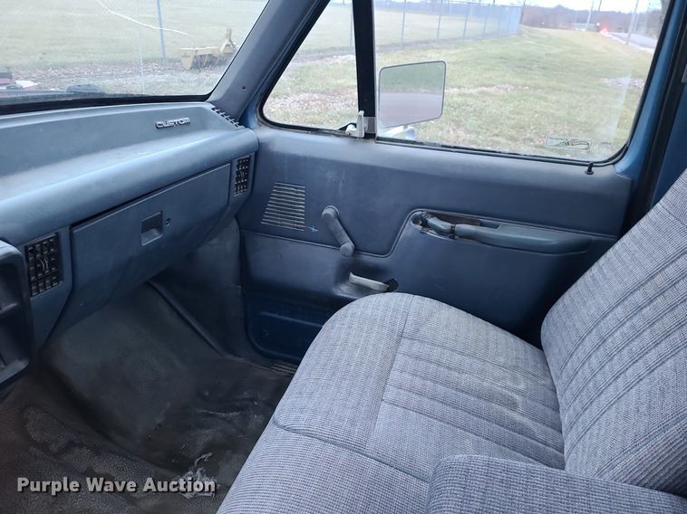 image for item DN8299 1991 Ford F150 pickup truck