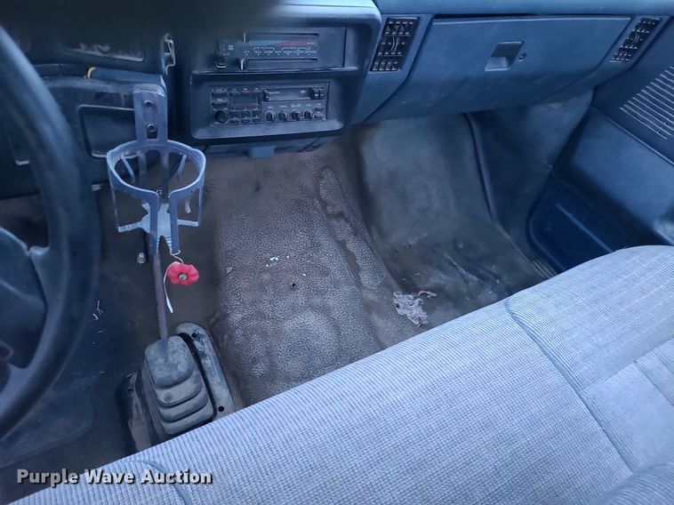 image for item DN8299 1991 Ford F150 pickup truck