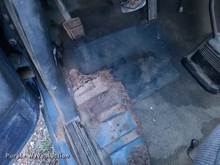 image for item DN8299 1991 Ford F150 pickup truck