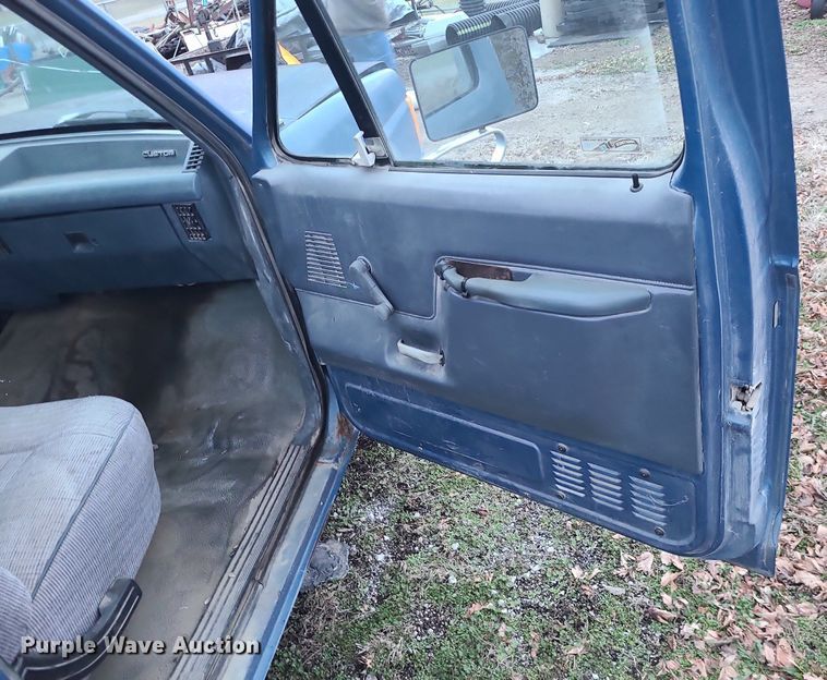 image for item DN8299 1991 Ford F150 pickup truck