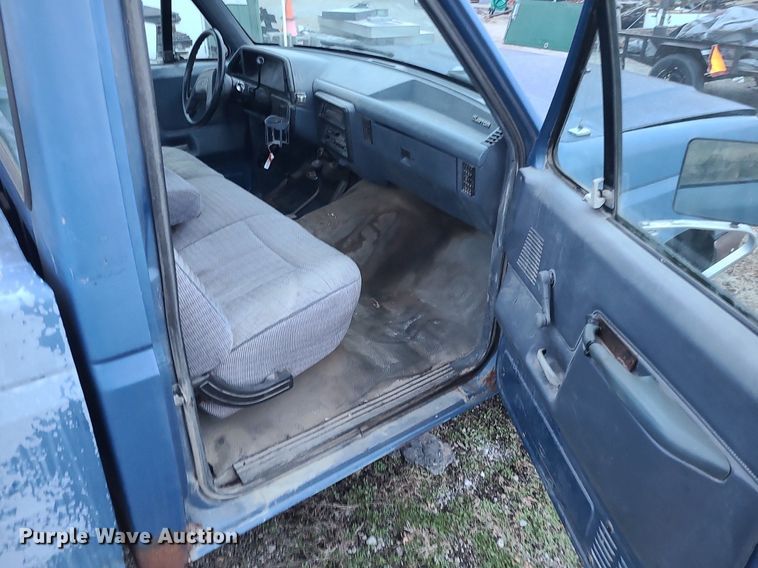 image for item DN8299 1991 Ford F150 pickup truck