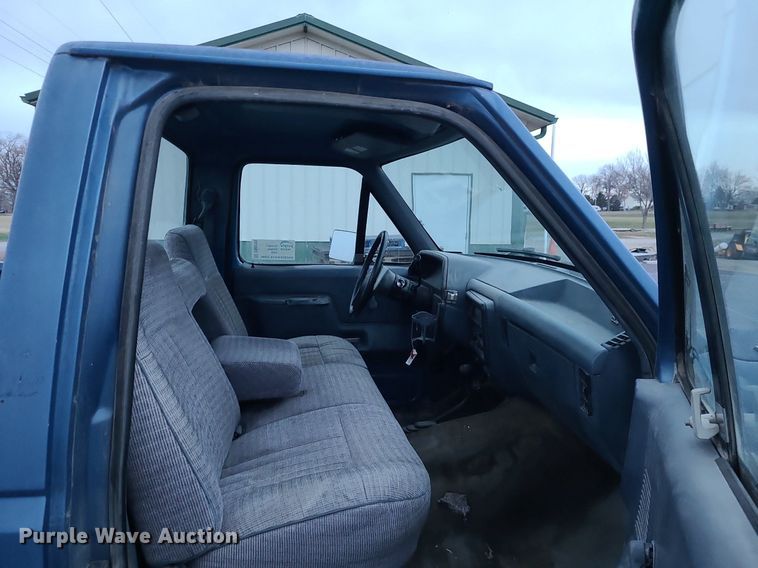 image for item DN8299 1991 Ford F150 pickup truck