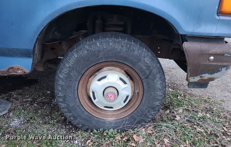 image for item DN8299 1991 Ford F150 pickup truck