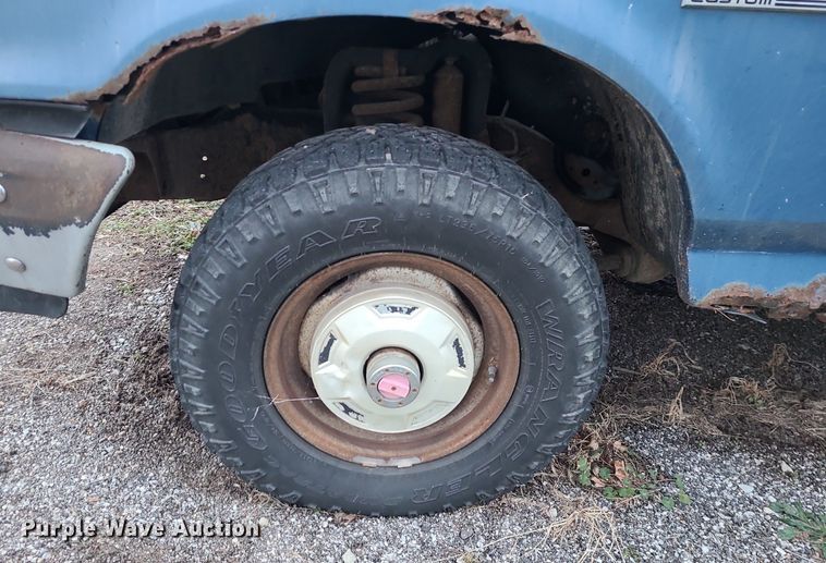 image for item DN8299 1991 Ford F150 pickup truck