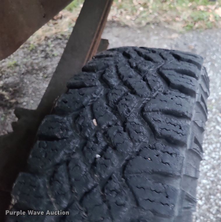 image for item DN8299 1991 Ford F150 pickup truck