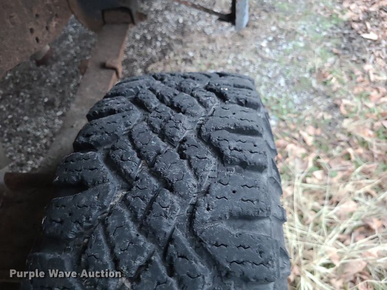 image for item DN8299 1991 Ford F150 pickup truck