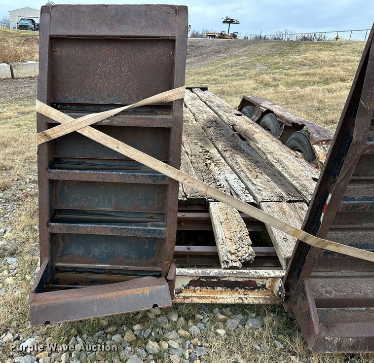 image for item DO5170 1985 Trail King TK18U-2000 equipment trailer