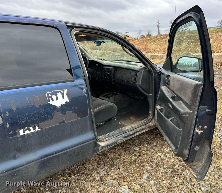 image for item DP3269 2001 Dodge Dakota Quad Cab pickup truck