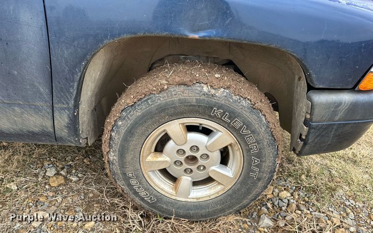 image for item DP3269 2001 Dodge Dakota Quad Cab pickup truck