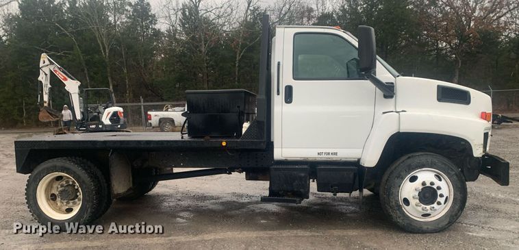 image for item DP8812 2003 GMC C6C042 flatbed truck