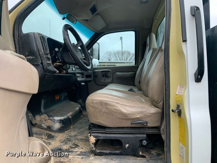 image for item DP8812 2003 GMC C6C042 flatbed truck