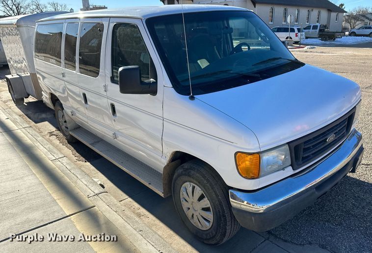 image for item EK9913 2004 Ford E-350 Super Duty van