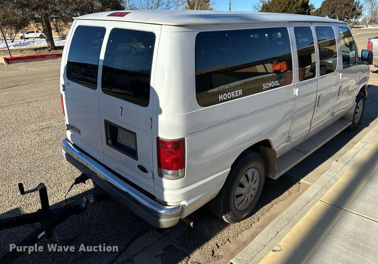 image for item EK9913 2004 Ford E-350 Super Duty van