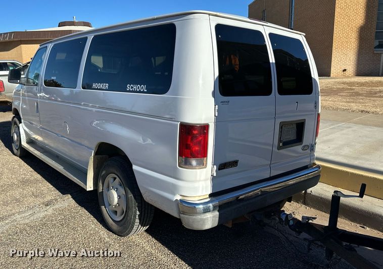 image for item EK9913 2004 Ford E-350 Super Duty van