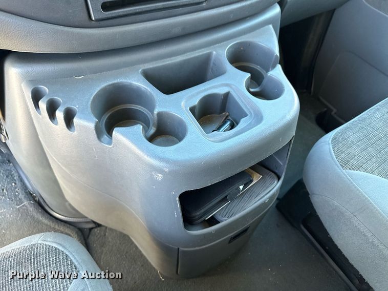 image for item EK9913 2004 Ford E-350 Super Duty van