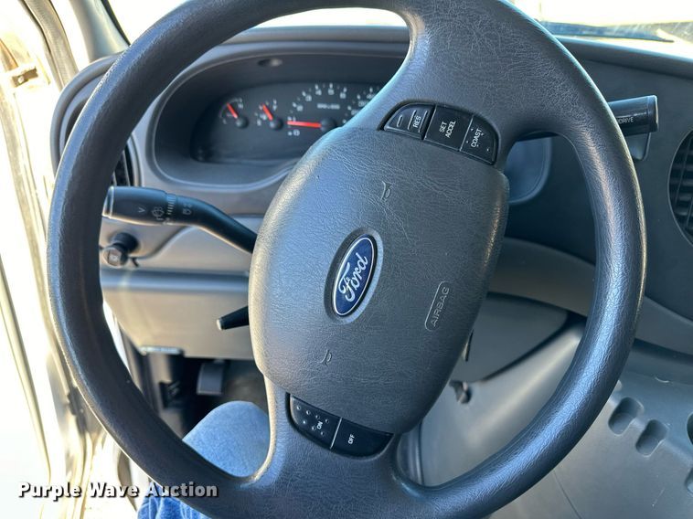 image for item EK9913 2004 Ford E-350 Super Duty van