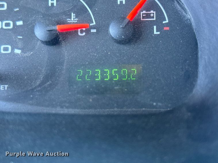 image for item EK9913 2004 Ford E-350 Super Duty van