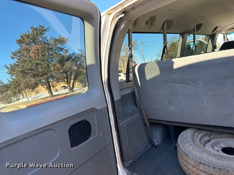 image for item EK9913 2004 Ford E-350 Super Duty van