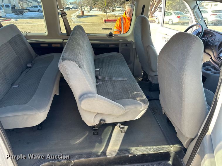 image for item EK9913 2004 Ford E-350 Super Duty van