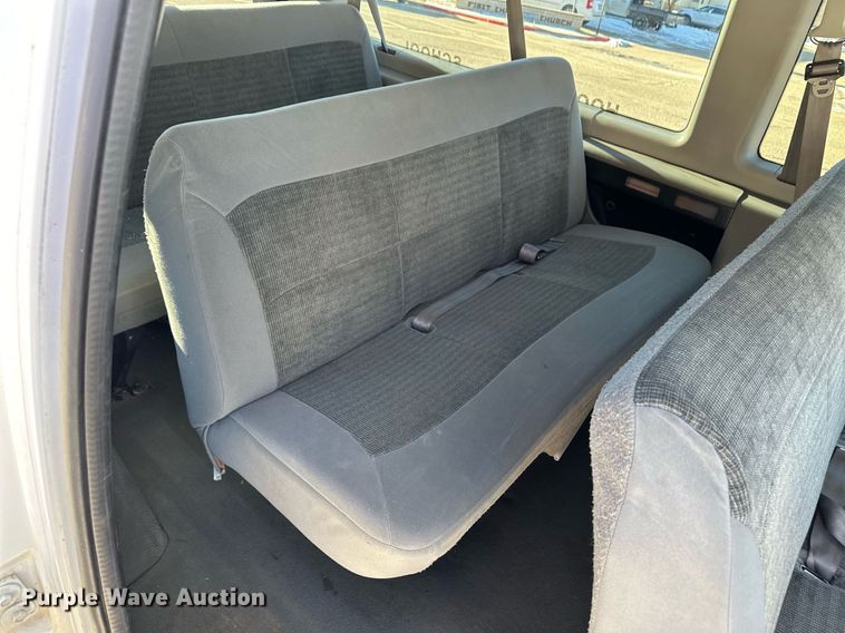 image for item EK9913 2004 Ford E-350 Super Duty van