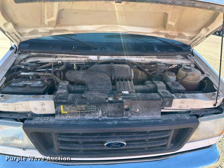 image for item EK9913 2004 Ford E-350 Super Duty van