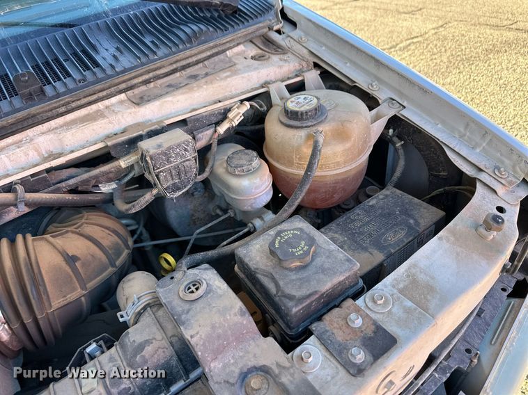 image for item EK9913 2004 Ford E-350 Super Duty van
