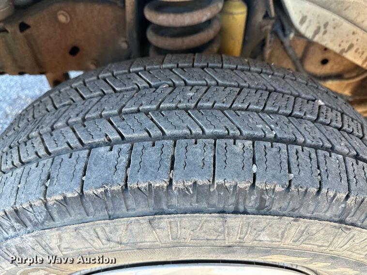 image for item EK9913 2004 Ford E-350 Super Duty van