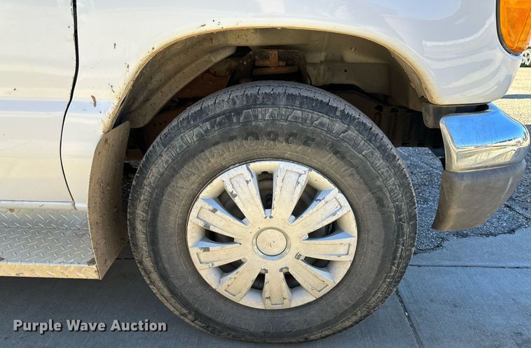 image for item EK9913 2004 Ford E-350 Super Duty van
