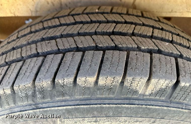 image for item EK9913 2004 Ford E-350 Super Duty van