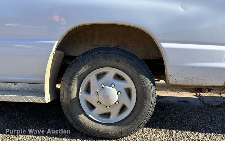 image for item EK9913 2004 Ford E-350 Super Duty van